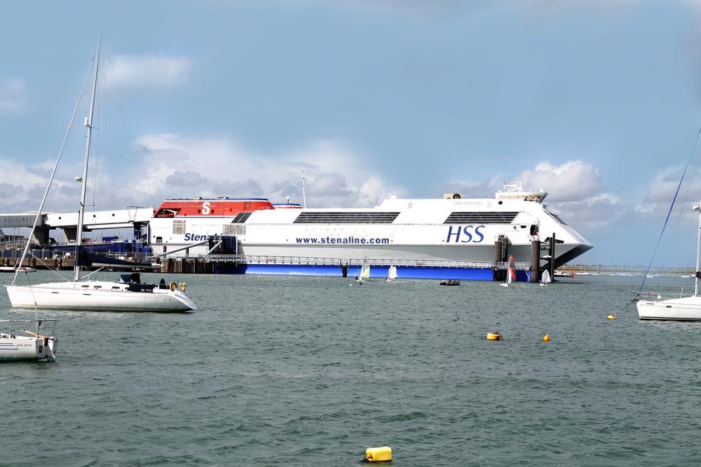 Ferry House Bed & Breakfast Dun Laoghaire Exterior foto